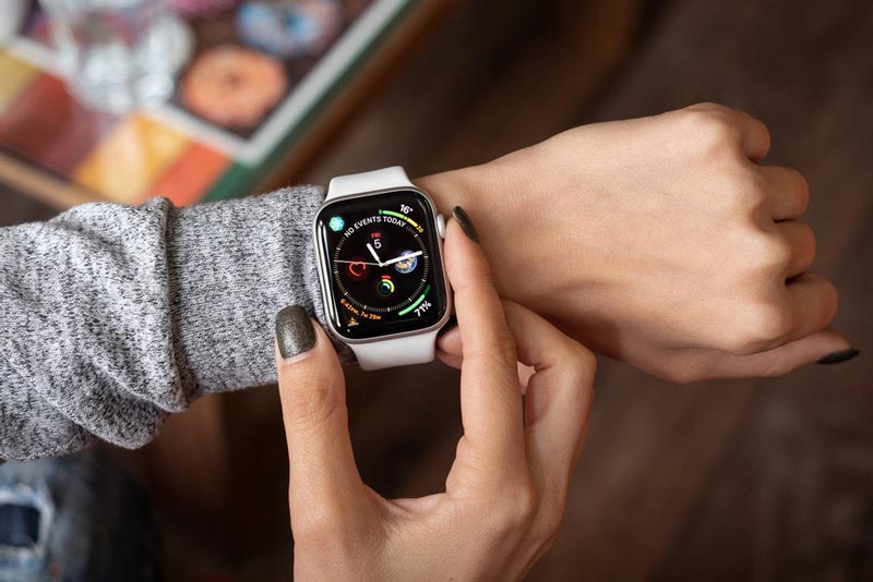 So sánh Fitbit Versa và Apple Watch