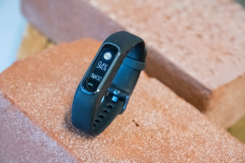 Vòng đeo tay theo dõi sức khỏe Garmin Vivosmart 4