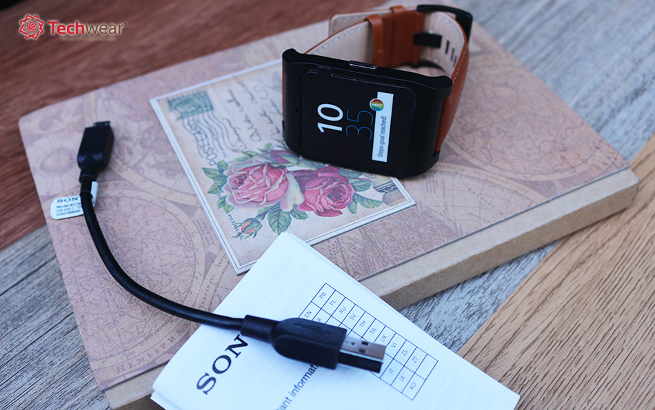 mở hộp đồng hồ sony smartwatch 3 dây da