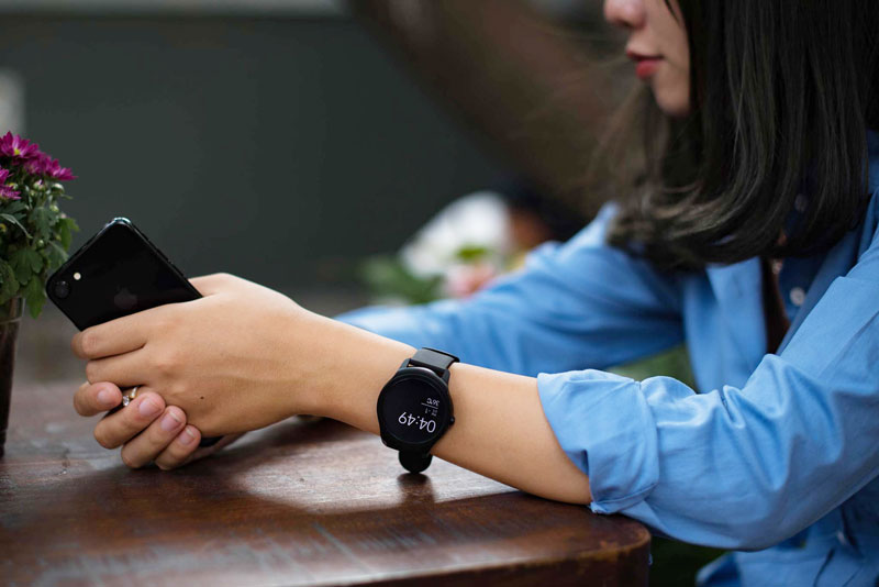 So sánh đồng hồ Ticwatch 2 và Ticwatch E