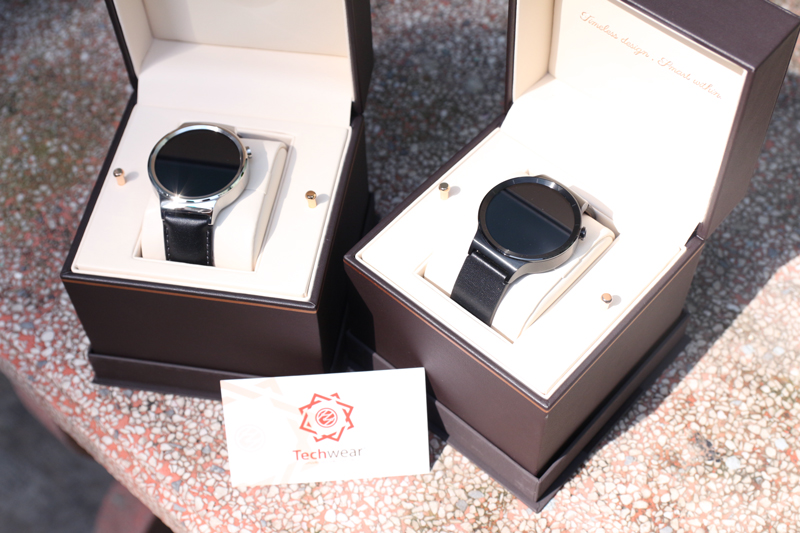 Huawei Watch - (Mặt Thép & Quai Da Đen)
