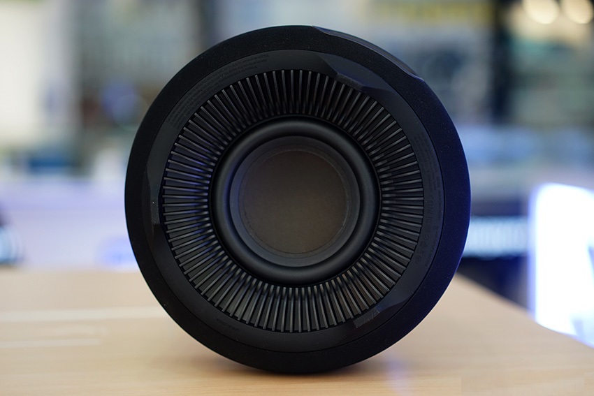 mặt đáy loa aura harman
