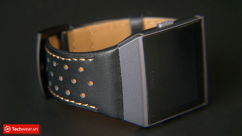Quai-da-smartwatch-Fitbit-Ionic-SP000138 