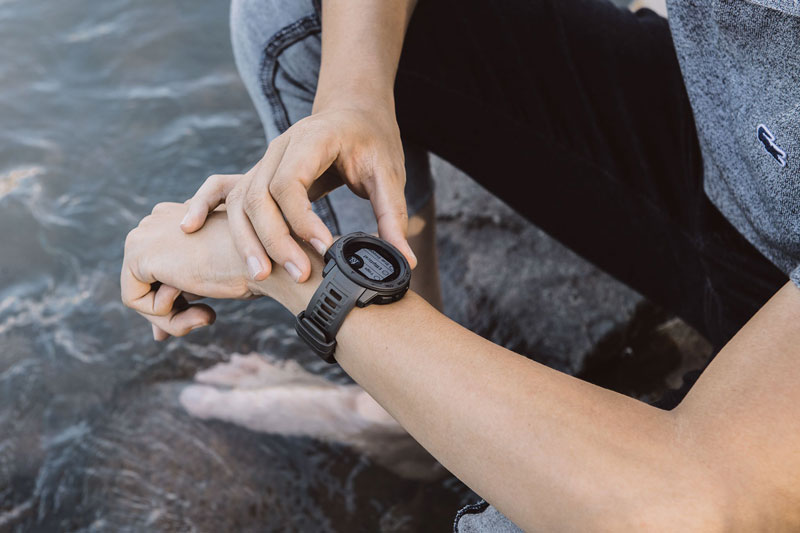 review đánh giá đồng hồ Garmin Instinct