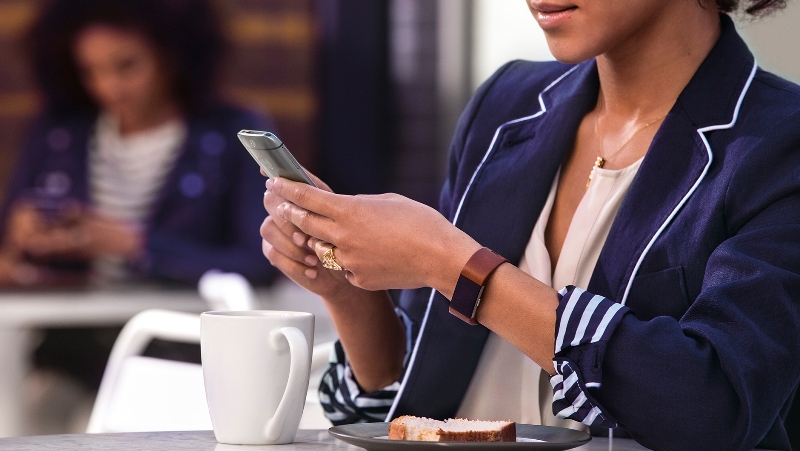 Fitness Tracker Tốt nhất: Fitbit Charge 2