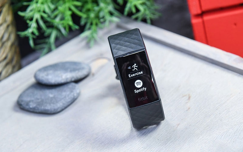Đánh giá vòng tay theo dõi sức khỏe và thể thao Fitbit Charge 4
