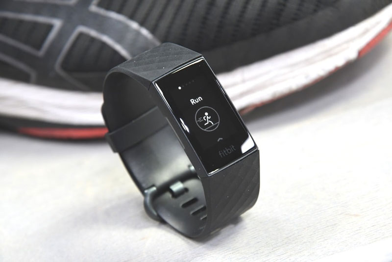 Đánh giá vòng tay theo dõi sức khỏe và thể thao Fitbit Charge 4