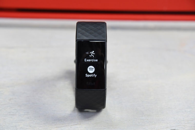 Vòng đeo tay theo dõi sức khỏe và luyện tập Fitbit Charge 4