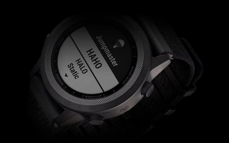 Đồng hồ Garmin MARQ Commander