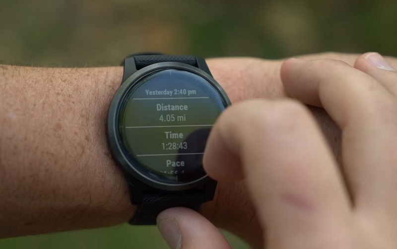 garmin vivoactive 4s vs fitbit versa 2