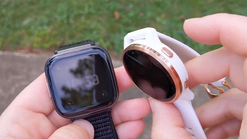 So sánh Fitbit Versa 2 vs Garmin Vivoactive 4 | TechWear.vn