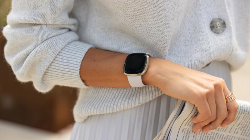 Chọn lựa ai nào giữa hai anh em Fitbit Sense và Versa 3?