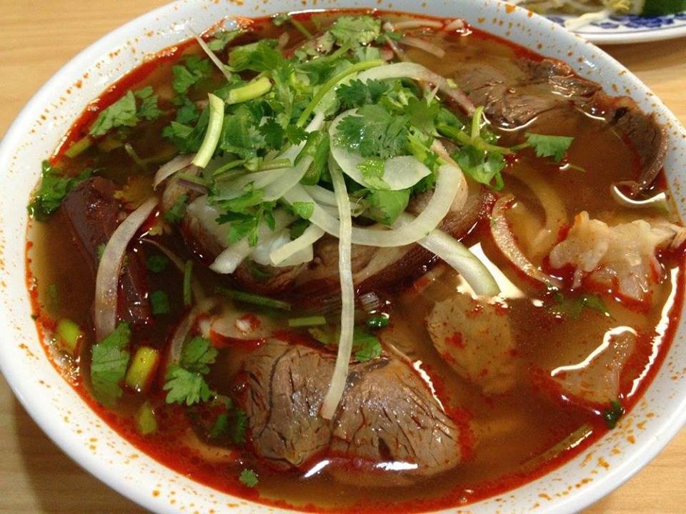 Cách nấu bún bò Huế đúng chuẩn nhanh nhất