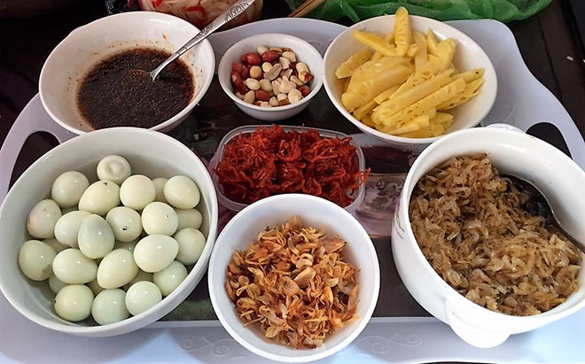 Cách làm bánh tráng trộn - món ăn hấp dẫn của người Sài Gòn