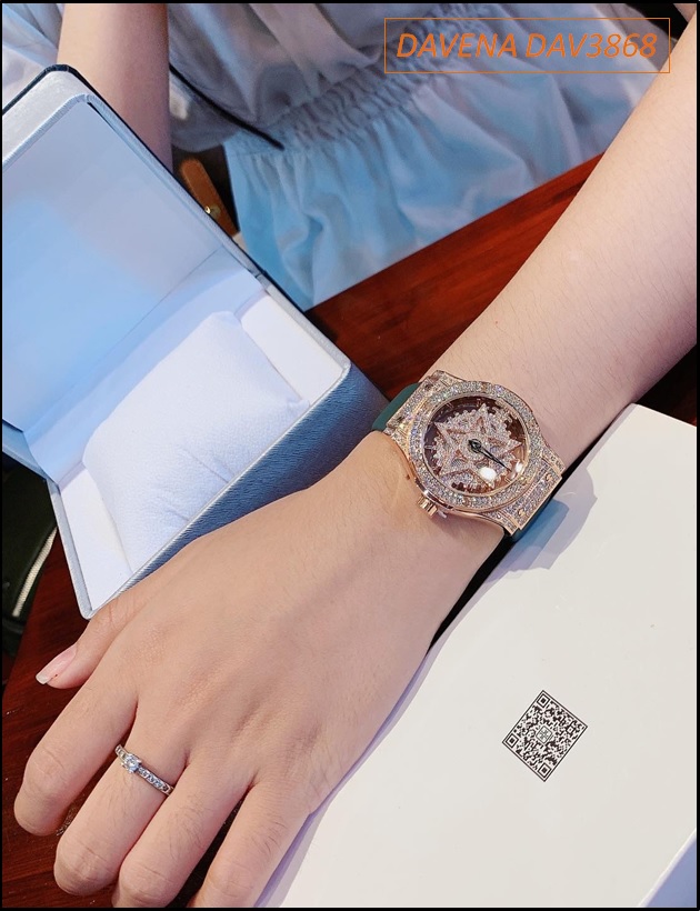 set-dong-ho-nu-davena-mat-xoay-ngoi-sao-dinh-da-swarovski-rose-gold-day-silicone-xanh-timesstore-vn