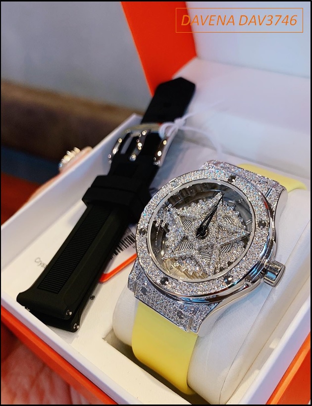 dong-ho-nu-davena-mat-xoay-ngoi-sao-5-canh-full-da-swarovski-silver-day-silicone-vang-timesstore-vn