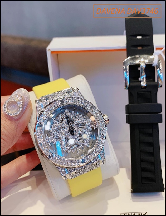 dong-ho-nu-davena-mat-xoay-ngoi-sao-5-canh-full-da-swarovski-silver-day-silicone-vang-timesstore-vn