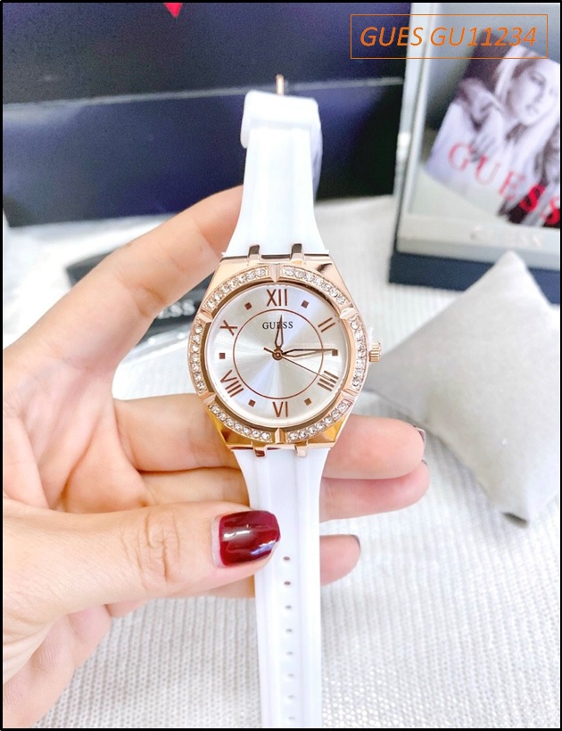 dong-ho-nu-guess-luxury-swarovski-rose-gold-silicone-trang-dep-gia-re-timesstore-vn