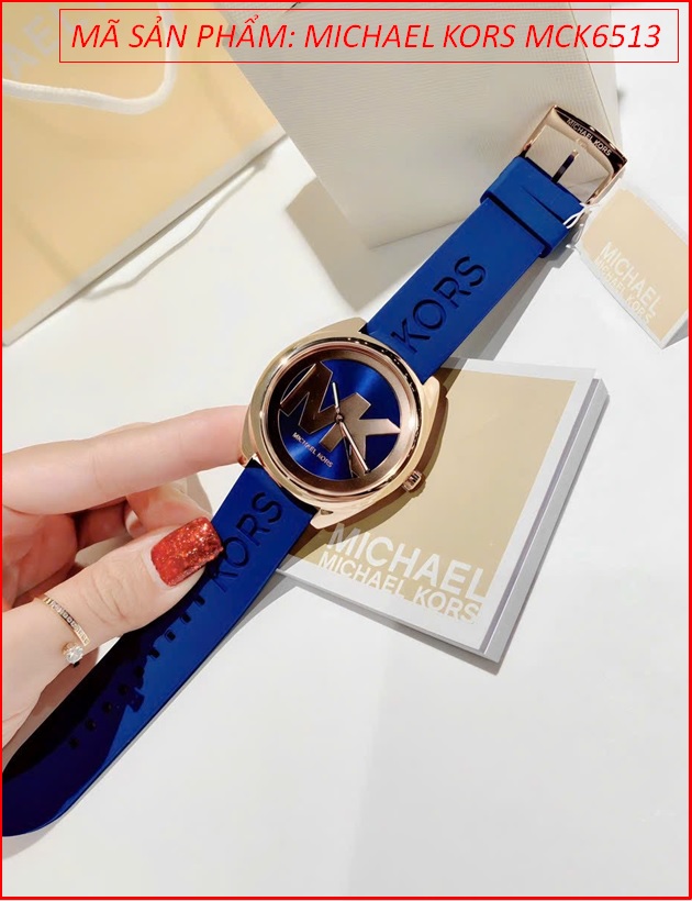 dong-ho-nu-michael-kors-janelle-mat-hoa-tiet-logo-rose-gold-sillicone-xanh-navy-timesstore-vn