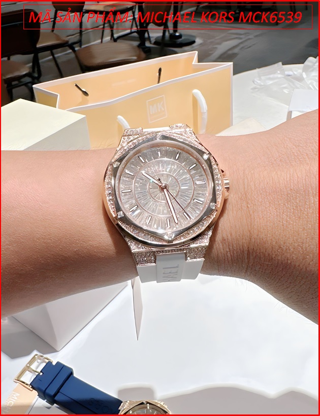 dong-ho-nu-michael-kors-lennox-three-hand-day-sillicone-trang-timesstore-vn