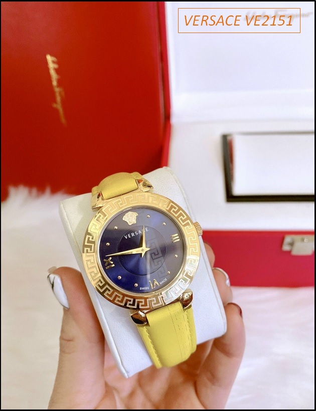 dong-ho-nu-versace-vang-gold-mat-tron-xanh-duong-day-da-vang-thoi-trang-dep-gia-re-timesstore-vn