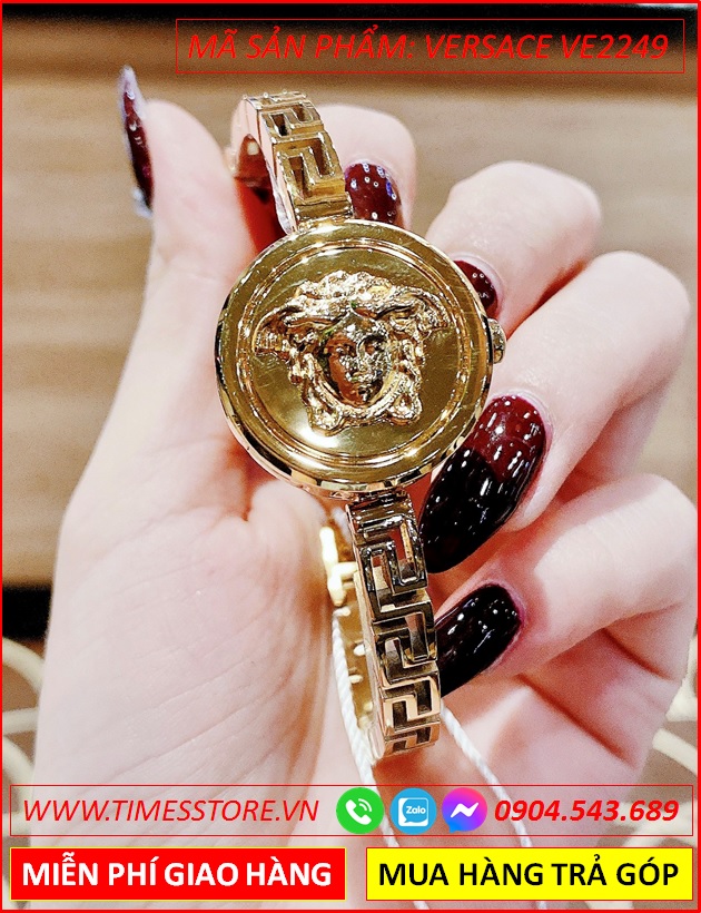 Đồng hồ nữ Versace Gold Secret là món phụ kiện không thể thiếu của mọi quý cô. Thiết kế sang trọng, chất liệu vàng 18K và sự tinh tế trong từng chi tiết, đồng hồ Versace Gold Secret chắc chắn sẽ khiến bạn trở nên quý phái hơn bao giờ hết.