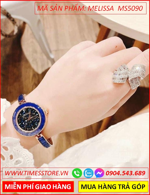 set-dong-ho-nu-melissa-mat-tron-dinh-da-swarovski-xanh-lac-tay-timesstore-vn