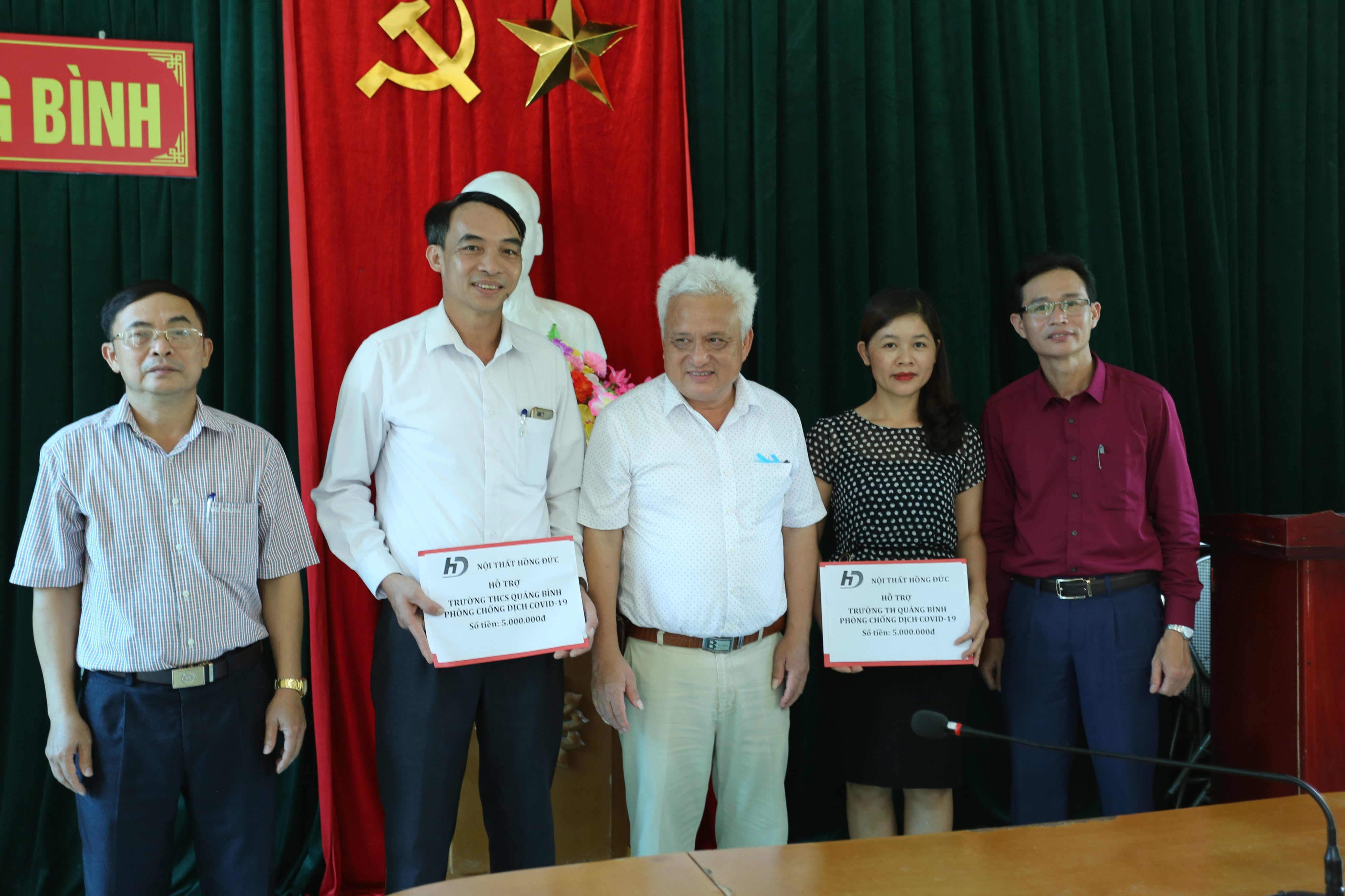 Nội thất Hồng Đức hỗ trợ cho các trường học xã Quảng Bình chống dịch Covid 19