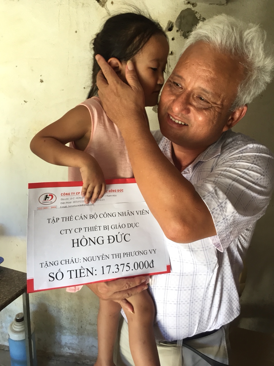 Đoàn viên công đoàn Công ty TBGD Hồng Đức ủng hộ cháu Nguyễn Phương Vy 17,735,000