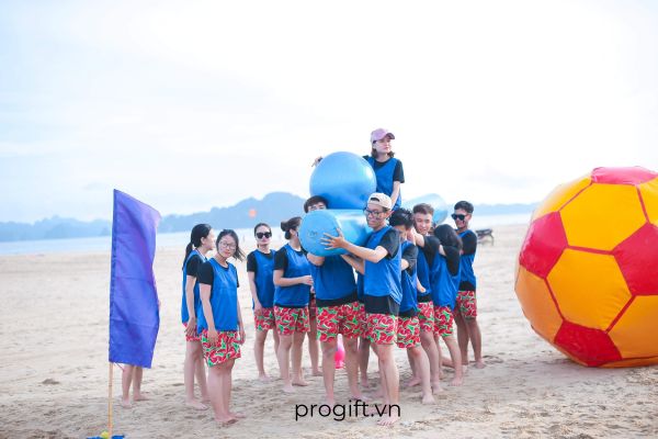 Teambuilding là dịp để mọi người trong công ty gắn kết với nhau