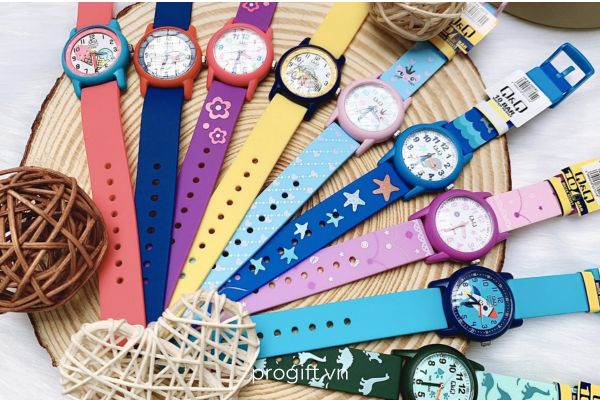 Đồng hồ nhỏ xinh với những hình vẽ thú vị dành cho các bé