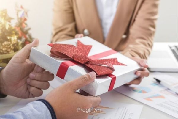 Lời chúc mừng cty - Gắn kết và nâng tầm thương hiệu trong Doanh Nghiệp