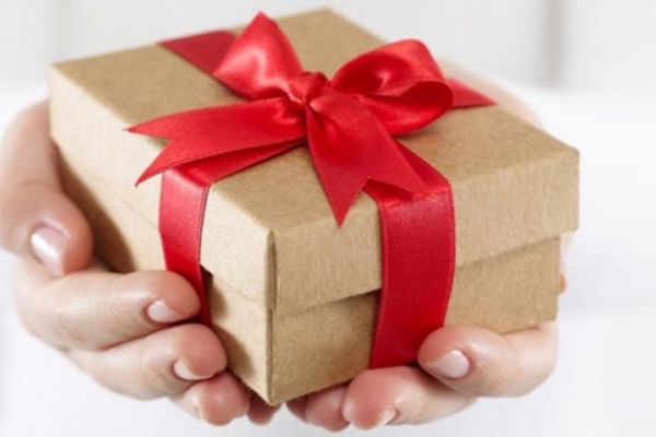 Những điều cần kiêng khi tặng quà ở Việt Nam