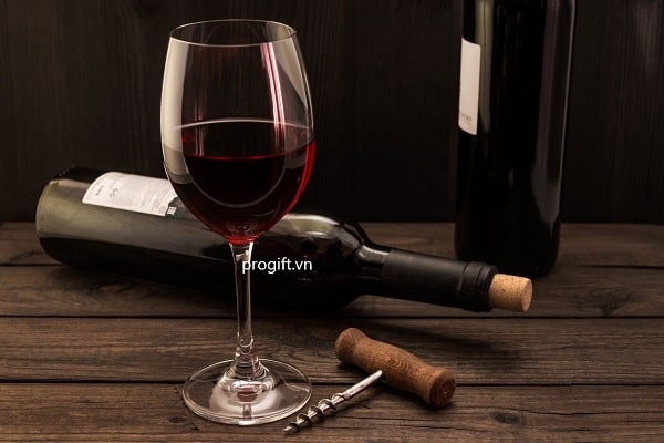 Rượu vang là món quà vô cùng đẳng cấp khi tặng dịp khai trương
