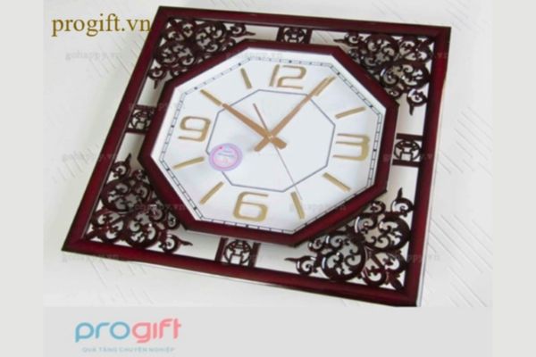 Đồng hồ treo tường con lắc