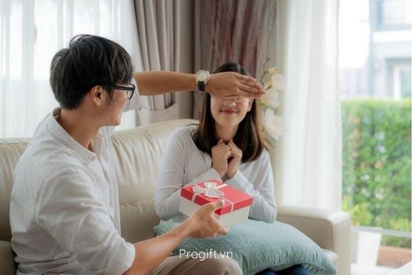 Tặng quà có ý nghĩa gì? Việc tặng quà mang nhiều ý nghĩa đặc biệt