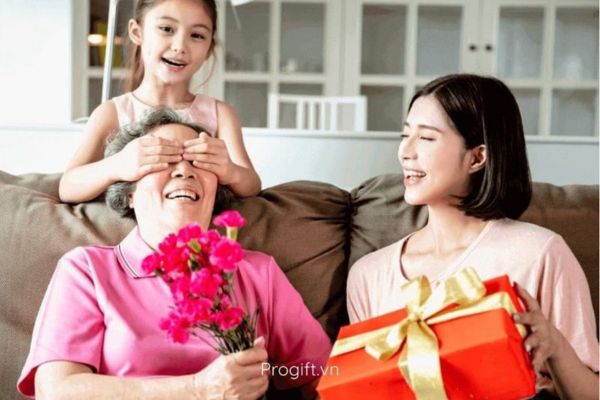 Món quà có thể nhắc nhớ về một kỉ niệm đáng trân trọng giữa 2 người