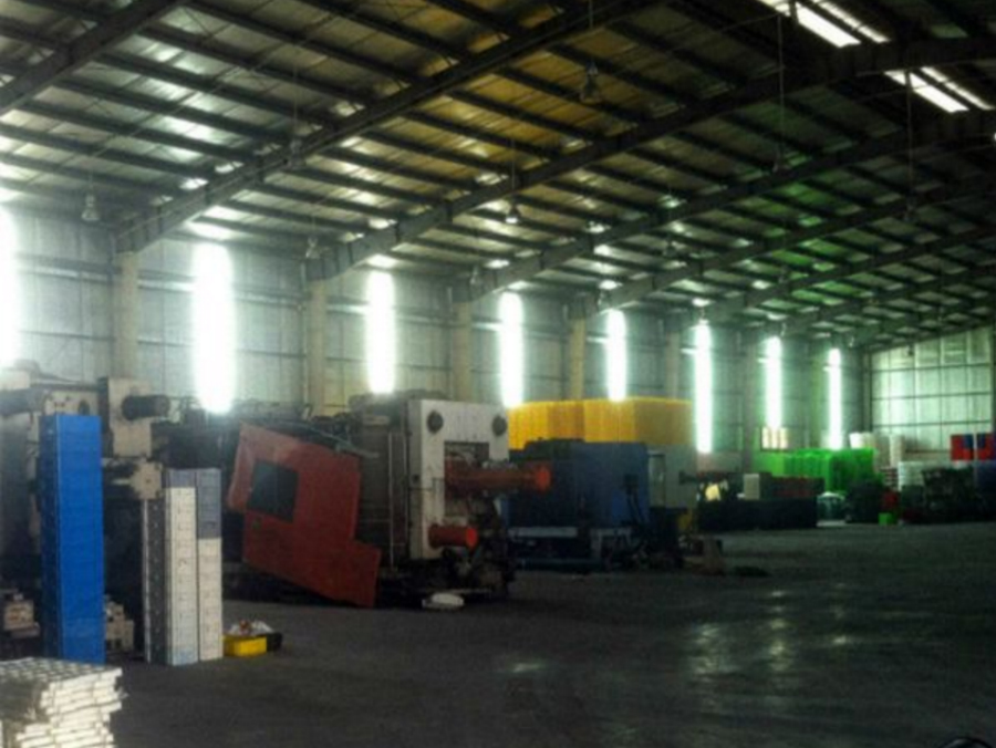 máng nước tự động cho gà