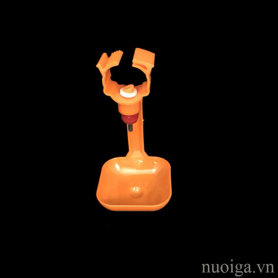 núm nước tự động