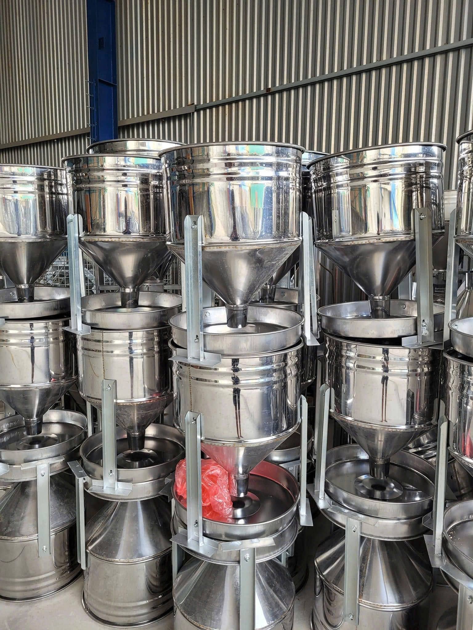 Máng ăn cho vịt inox 1 bao chứa 25kg cám