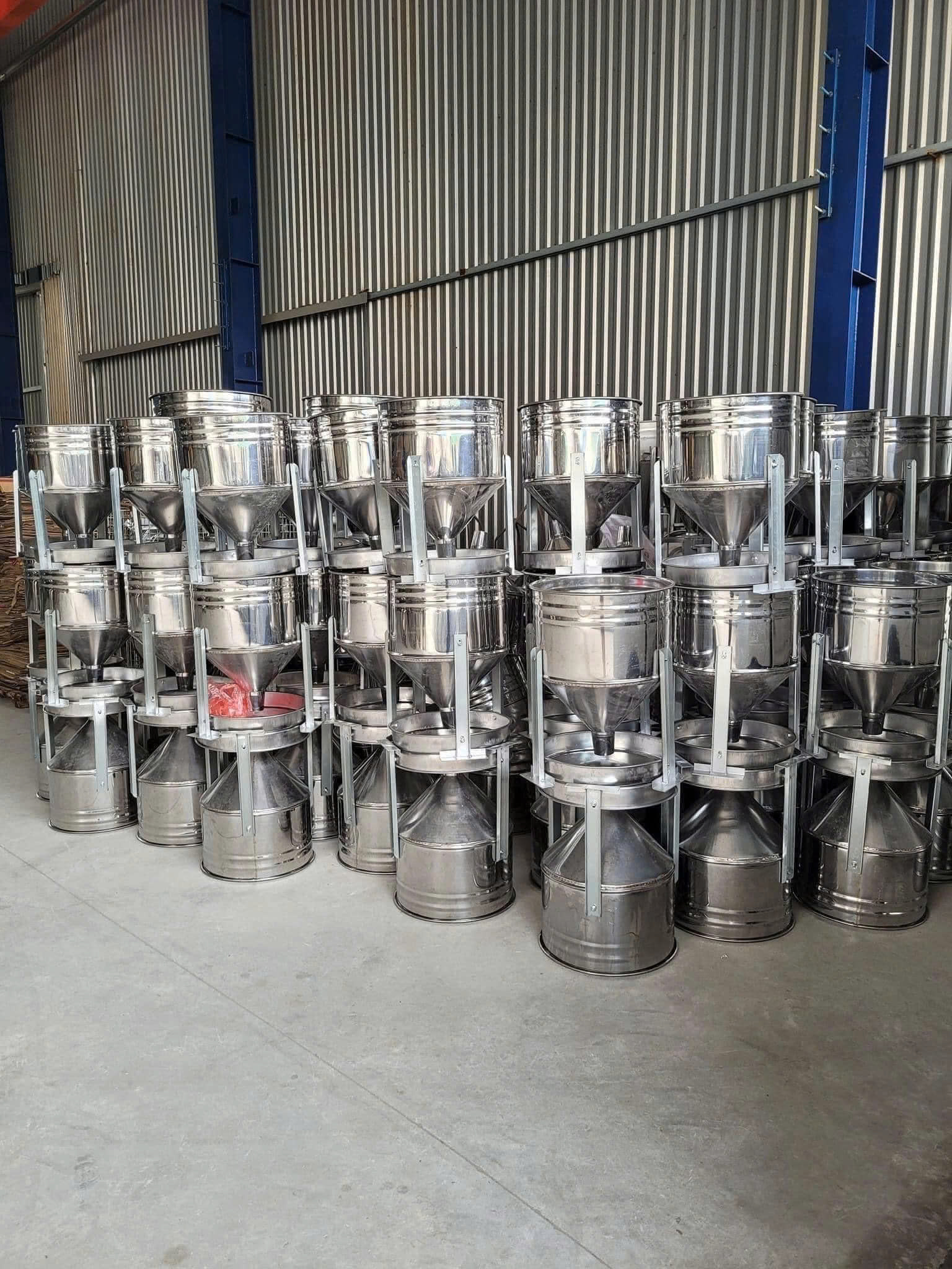Máng ăn cho vịt inox 1 bao chứa 25kg cám