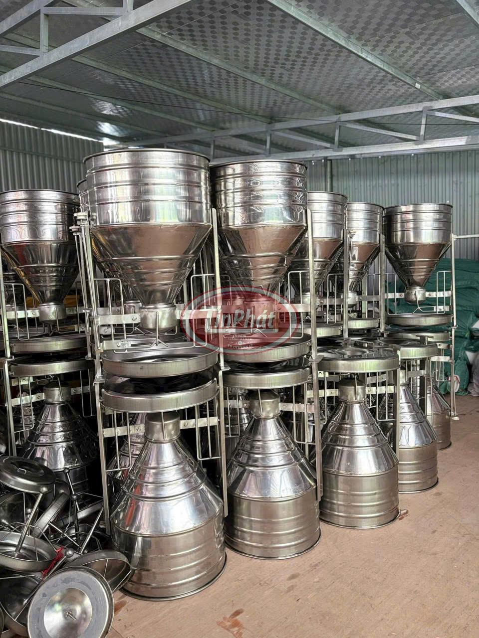 Máng Heo - Giải Pháp Hiệu Quả Cho Chăn Nuôi Hiện Đại
