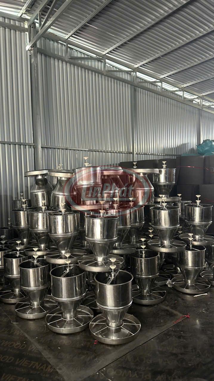 MÁNG LỢN INOX GÀI SÀN - THIẾT KẾ THÔNG MINH, TIỆN LỢI CHO TRANG TRẠI