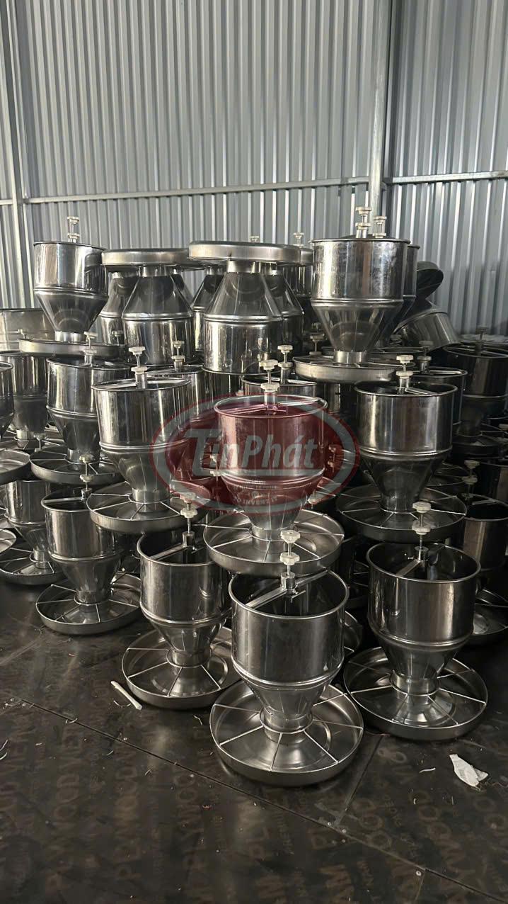 MÁNG ĂN CHO HEO CON INOX NỬA BAO: GIẢI PHÁP TỐI ƯU CHO CHĂN NUÔI HEO HIỆU QUẢ