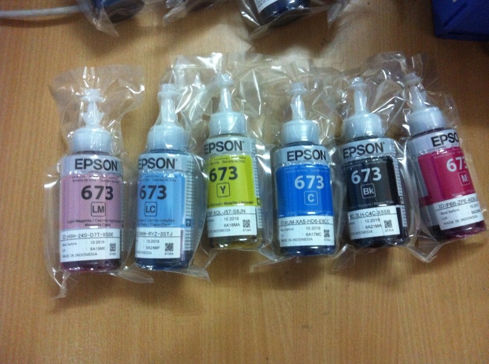 Mực nước in phun màu Epson L800 - Màu vàng T6734