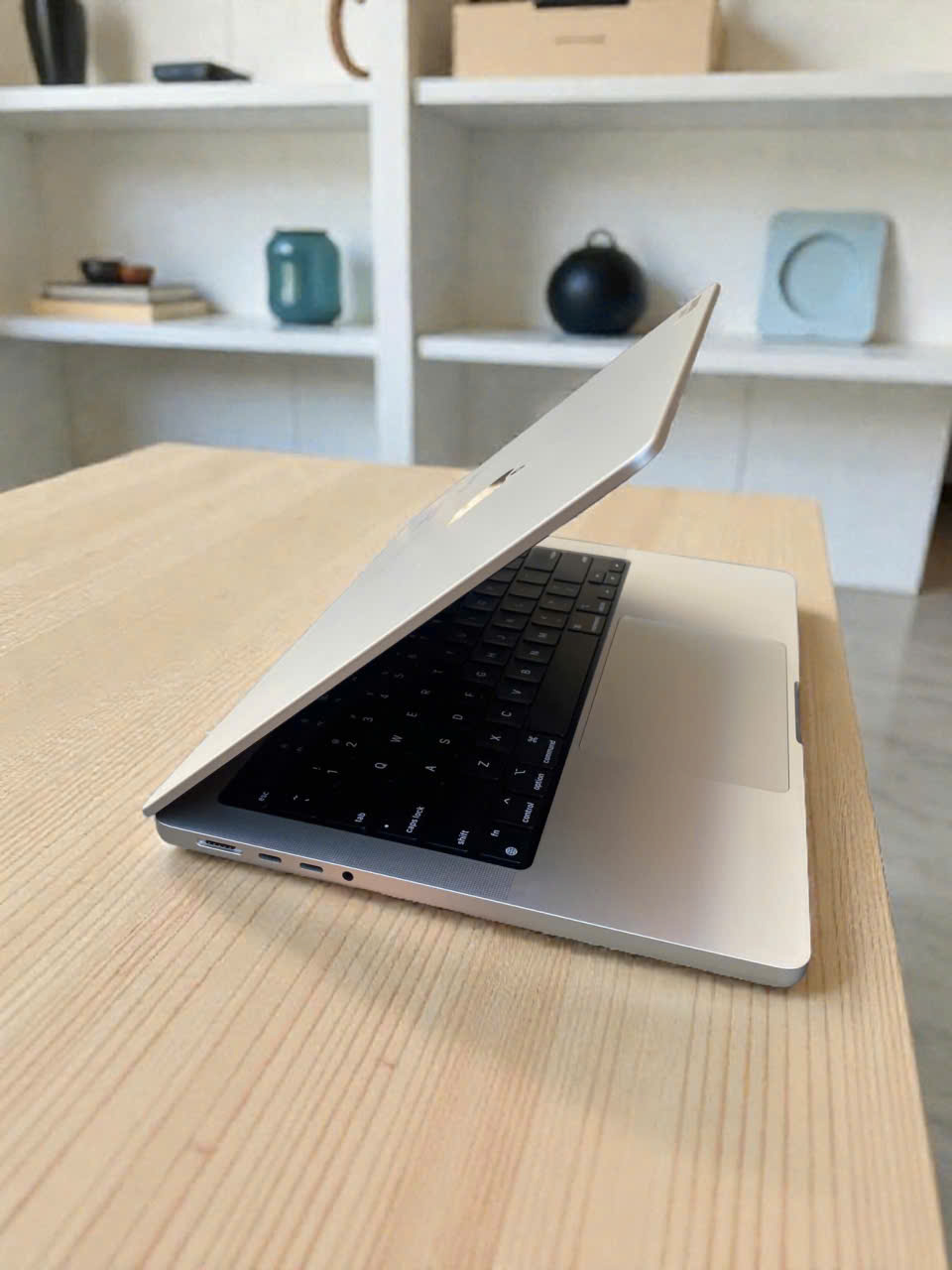 M1 PRO 14inch 32GB RAM 1TB SSD – Like New