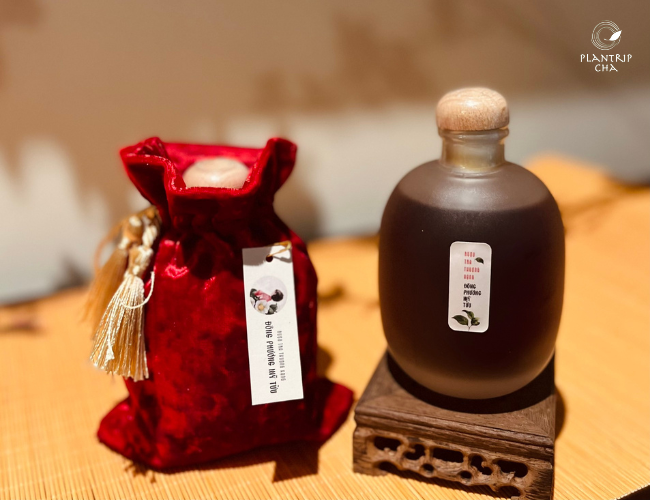 Mỗi bình Đông phương Mỹ Tửu có dung tích 250ml, thiết kế gọn nhẹ, tinh tế. Nồng độ rượu hơn 45 độ. 