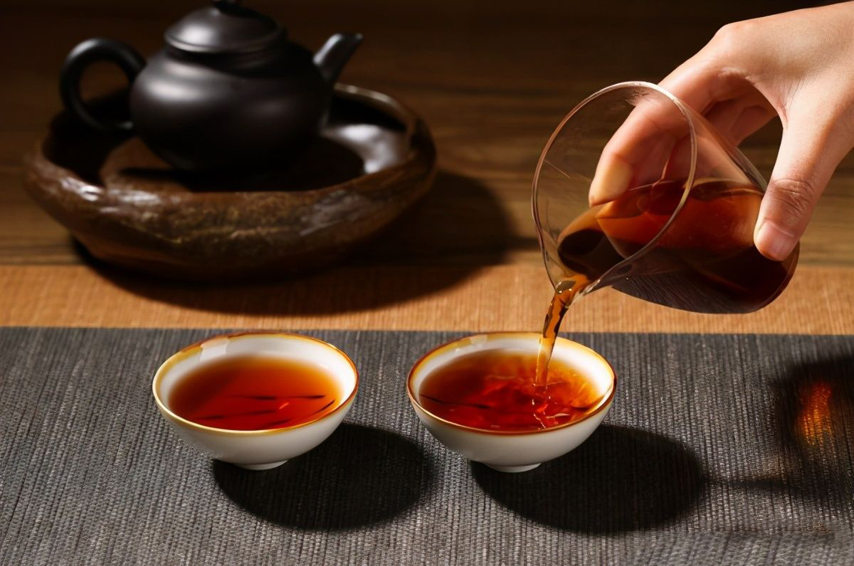 Trà Phổ Nhĩ vẫn giữ được hương vị thơm ngon, sắc nước đậm đà sau nhiều lần pha (Ảnh: sưu tầm) 