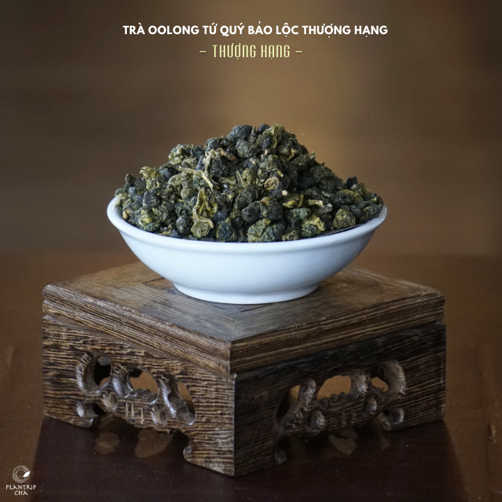Hình dáng lá trà khô được vo tròn của Trà Oolong Tứ Quý Bảo Lộc Thượng Hạng.