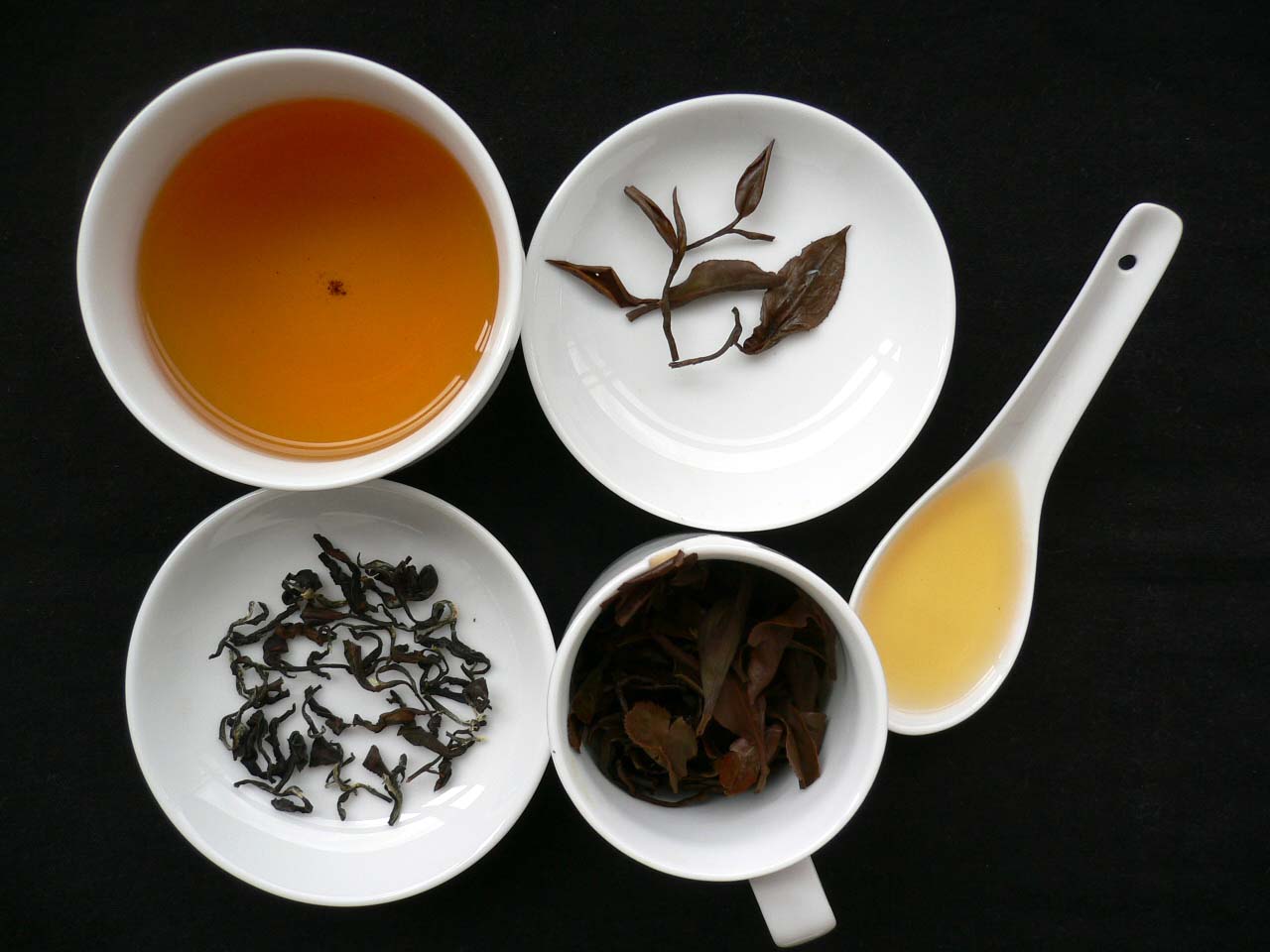 Màu trà đỏ cam nhạt, hương thơm dịu đặc trưng, vị ngọt đượm, ít chát